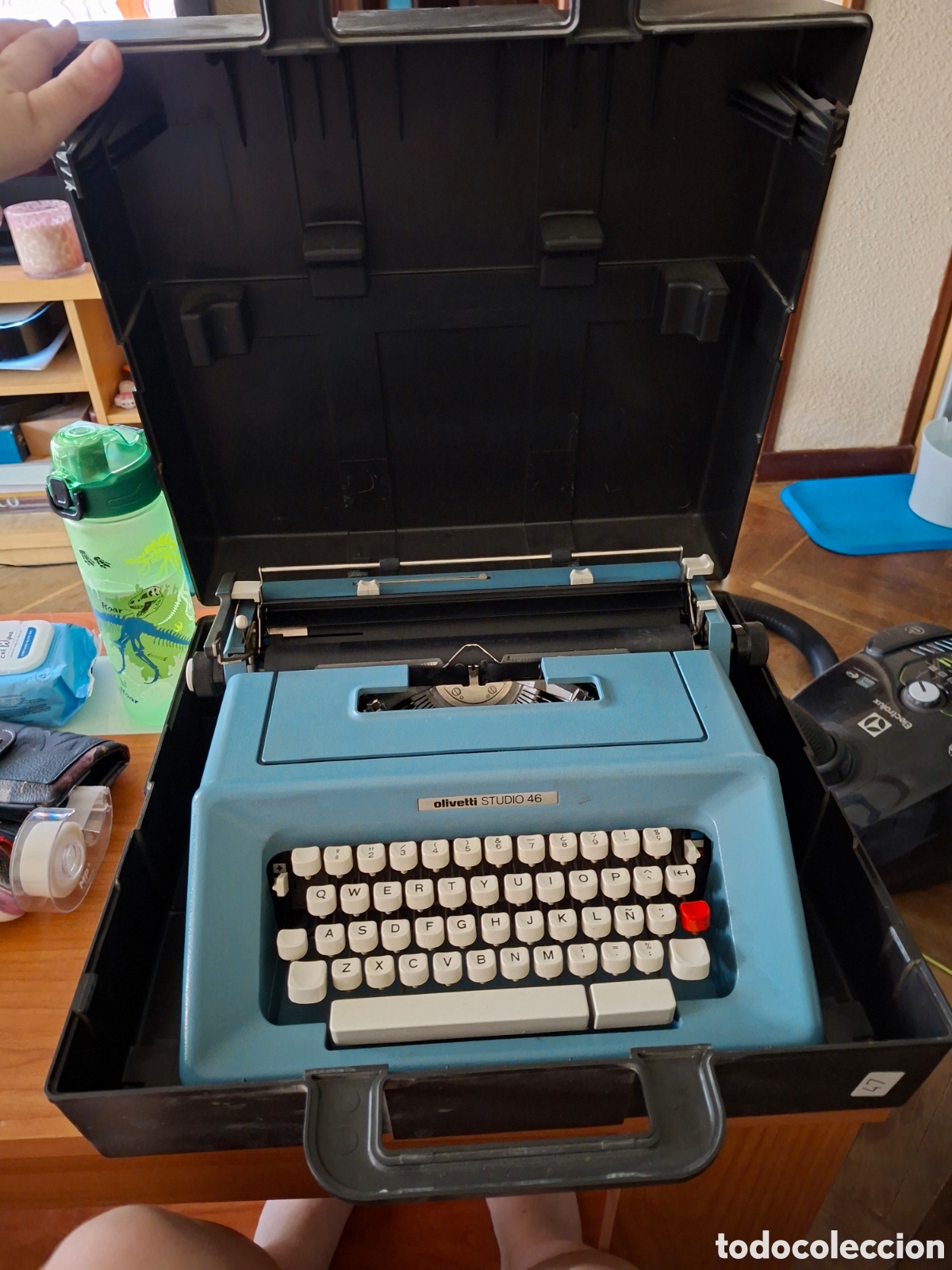 Antig&uuml;edades: M&aacute;quina de escribir Olivetti Studio 46 con funda