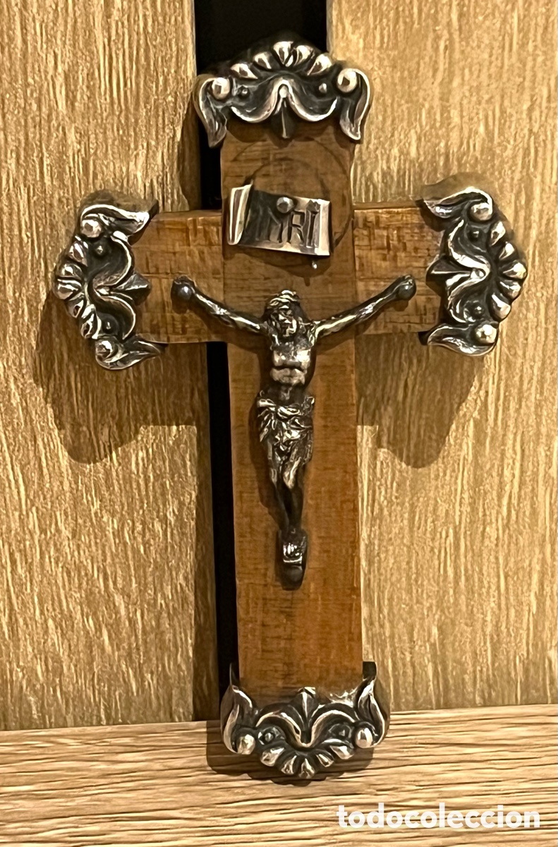 Antig&uuml;edades: FINIS&Iacute;MO CRISTO EN LA CRUZ EN MADERA DE OLIVO Y PLATA - MODERNISTA (1900-10)