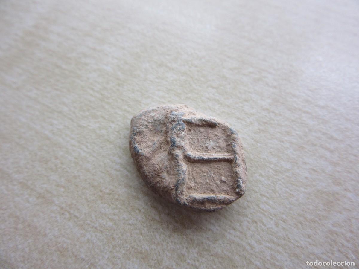 Antiquit&auml;ten: Antiguo precinto-sello de plomo probable medieval medidas 1,7 x 1 ,5 cm grabado por 2 lados
