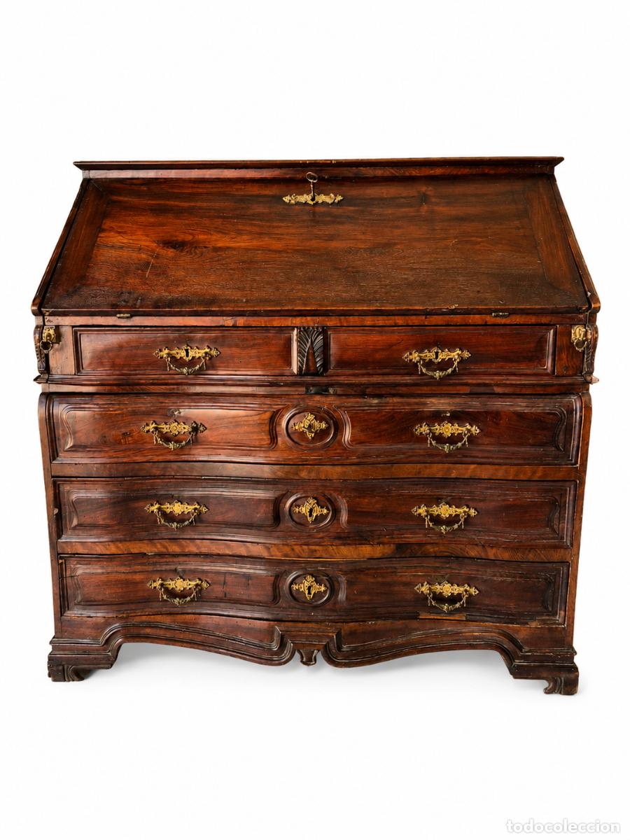 Antiguidades: Antiguo Escritorio, Canterano Catal&aacute;n de Torroella - Talla de Madera de Nogal - S.XVIII