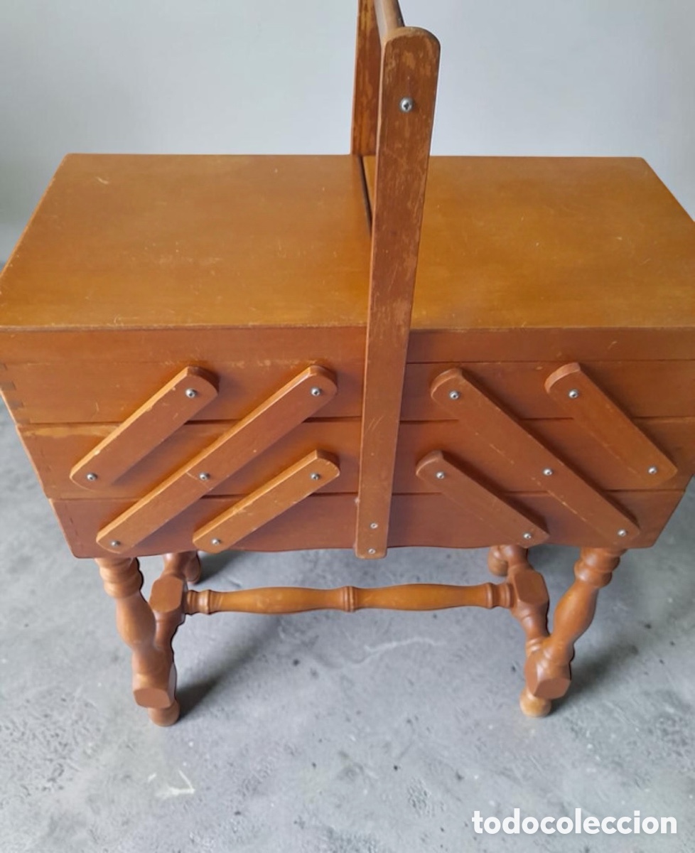 Antig&uuml;edades: Antiguo costurero de acorde&oacute;n