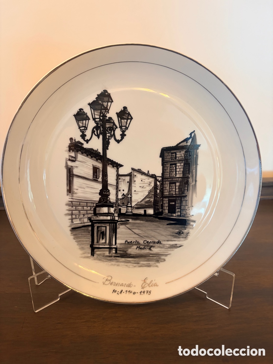 Antig&uuml;edades: Antiguo plato conmemorativo de porcelana decorado a mano