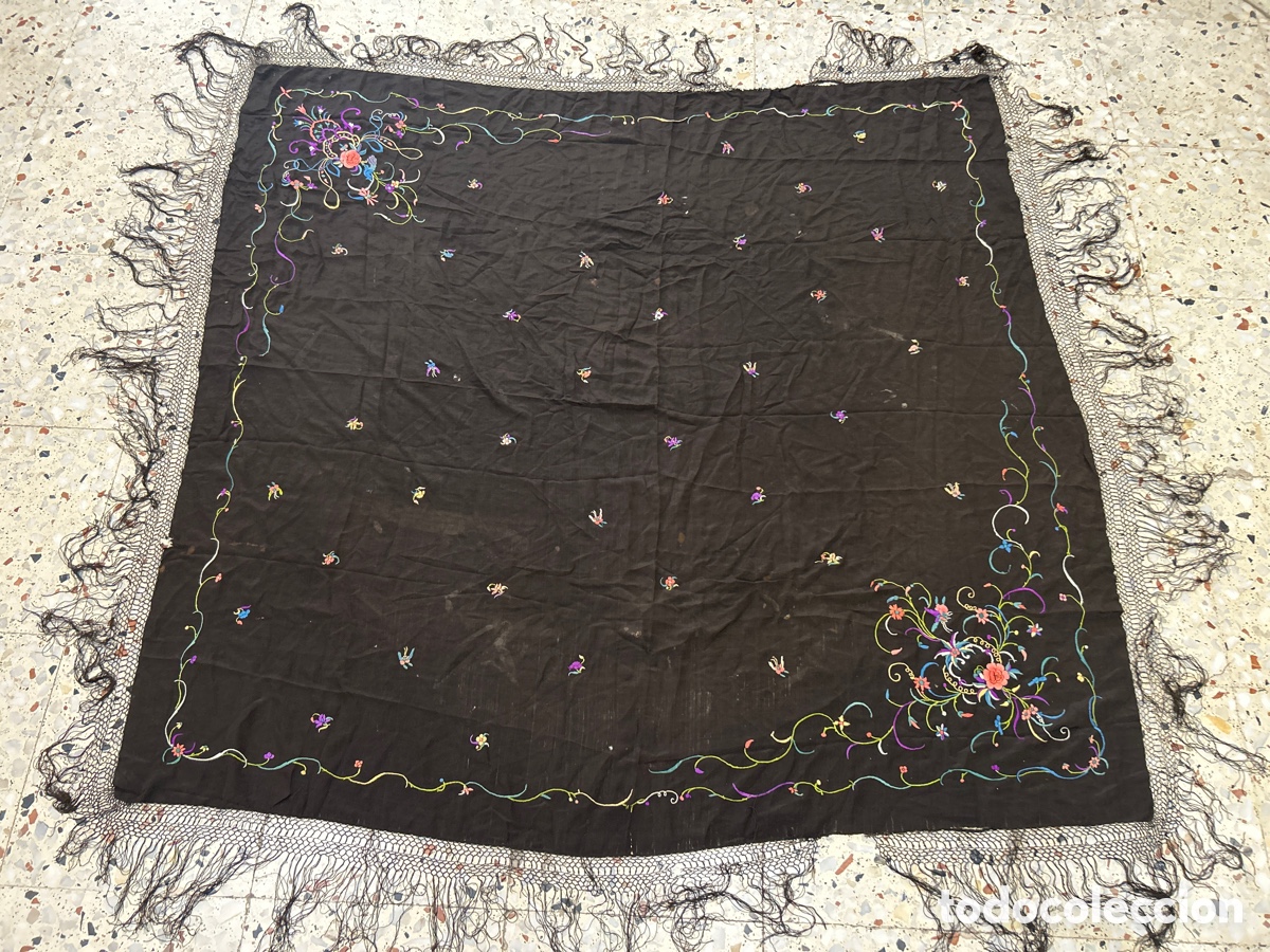 Antiguidades: MANT&Oacute;N DE MANILA ISABELINO EN SEDA Y BORDADO A MANO MOTIVOS FLORALES 1&rsquo;42 CM X 1&rsquo;34 CM *VER FOTOS*