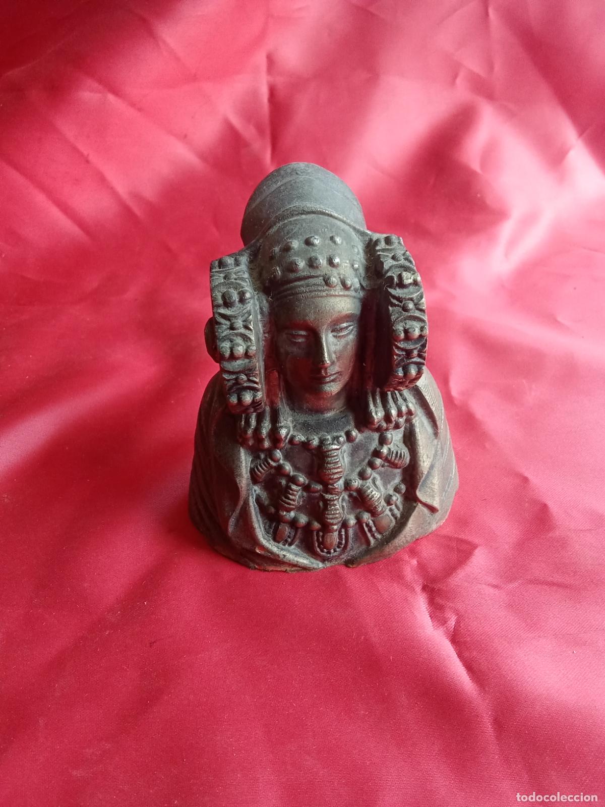 Antig&uuml;edades: Preciosa fibura metalica de la dama de Elche. Vitrina 10