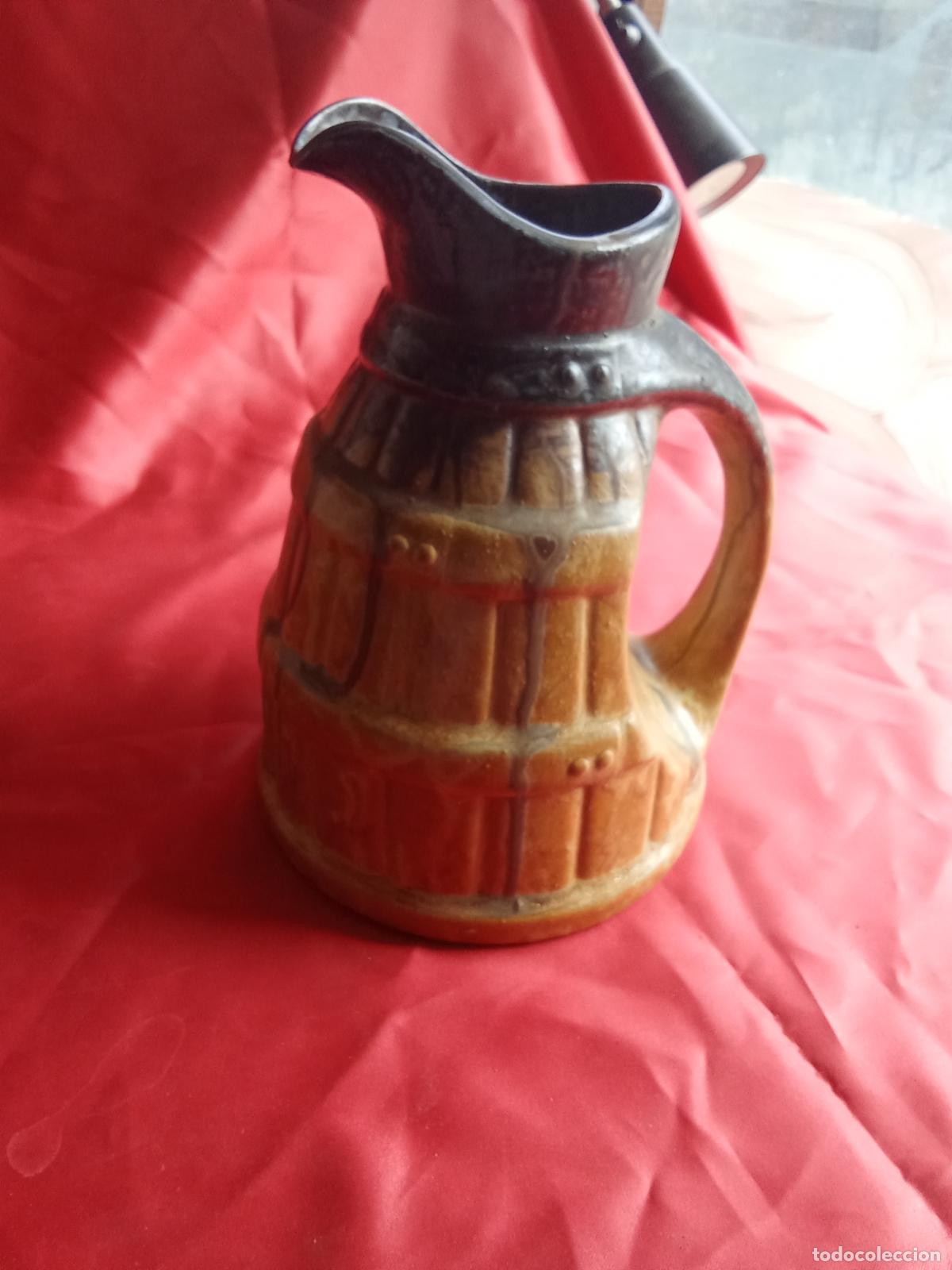 Antig&uuml;edades: Jarra antigua a&ntilde;os 50. Vitrina 6
