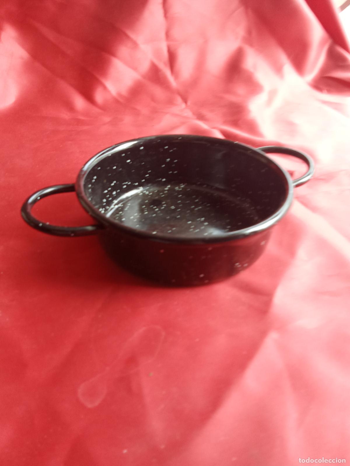 Antig&uuml;edades: Olla peque&ntilde;a para cocinar. Vitrina 1