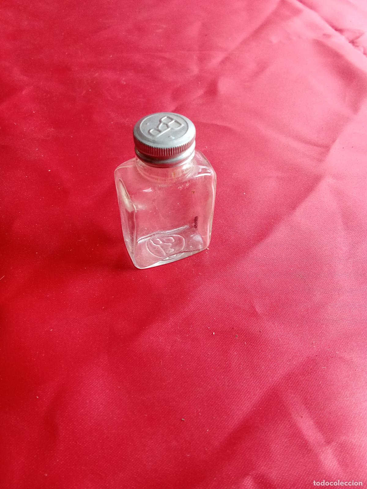 Antig&uuml;edades: Antiguo frasco medicina peque&ntilde;o. Vitrina 1