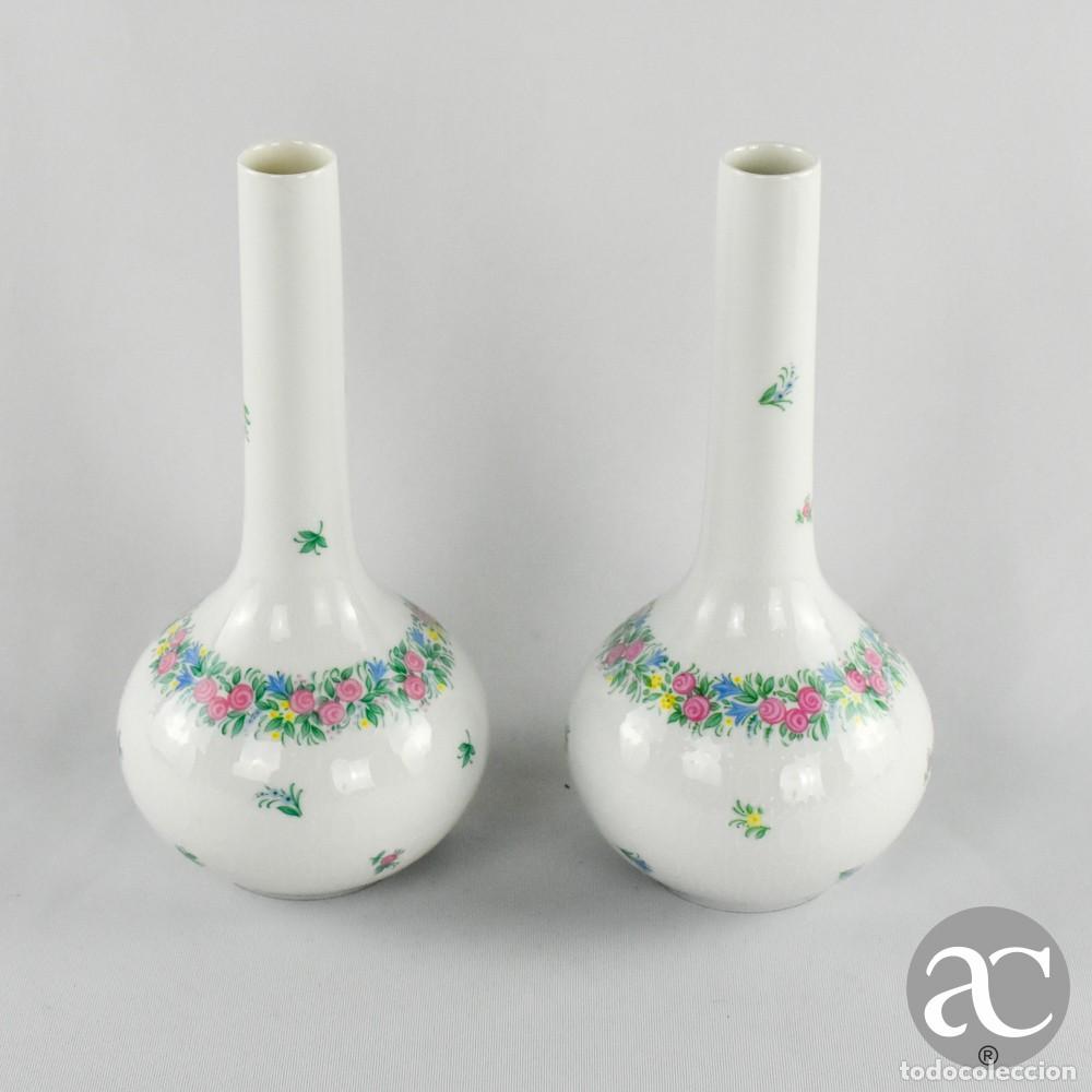 Antig&uuml;edades: Par de jarras em porcelana Rosenthal modelo &ldquo;Romanze&rdquo; do artista Bj&oslash;rn Wiinblad