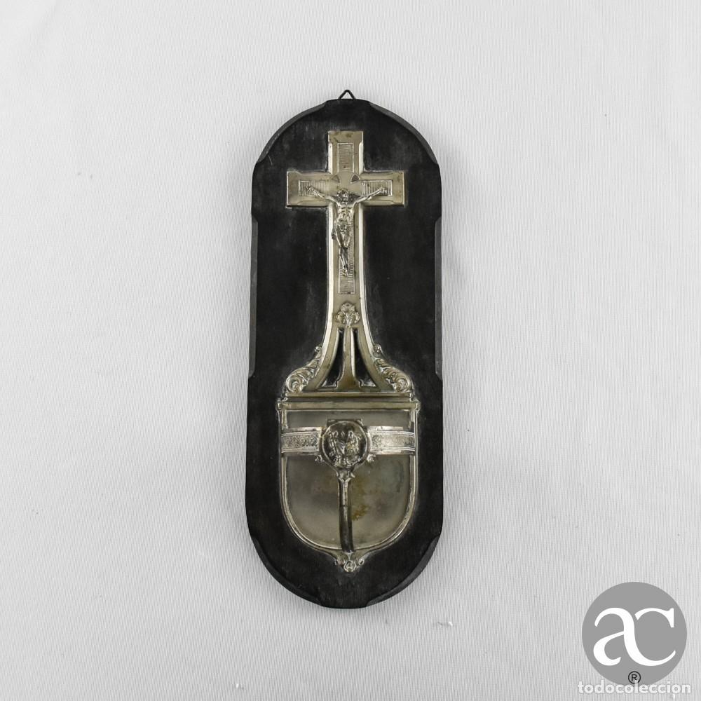 Antig&uuml;edades: Pia de &aacute;gua benta estilo Neocl&aacute;ssico, em metal prateado e madeira s&eacute;c. XVIII / XIX