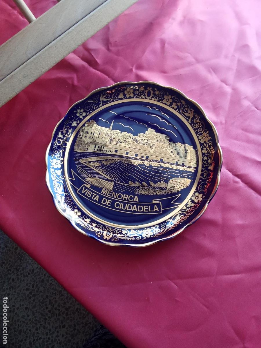 Antig&uuml;edades: Plato azul cobalto Menorca, ciudadela oro. Caja cer&aacute;mica