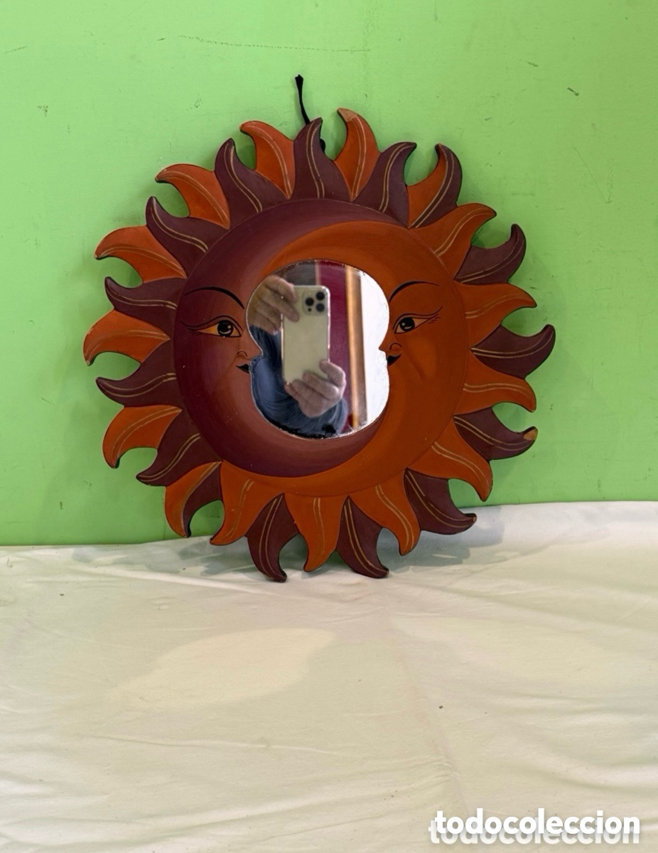 Antig&uuml;edades: Espejo sol y luna madera pintada 40 cm diario
