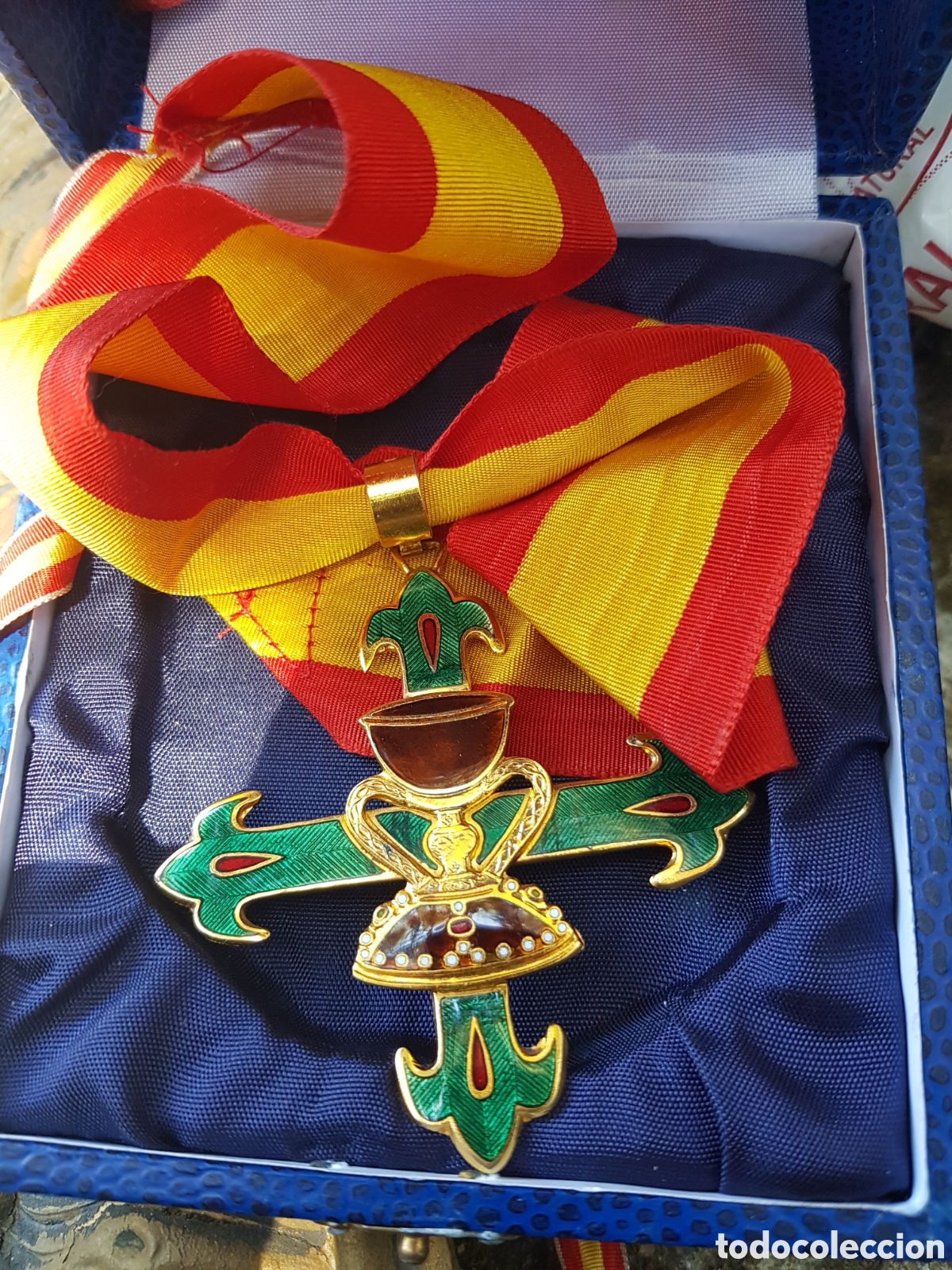 Antig&uuml;edades: ANTIGUA CONDECORACI&Oacute;N COMENDADOR DEL SANTO C&Aacute;LIZ ESMALTADA.