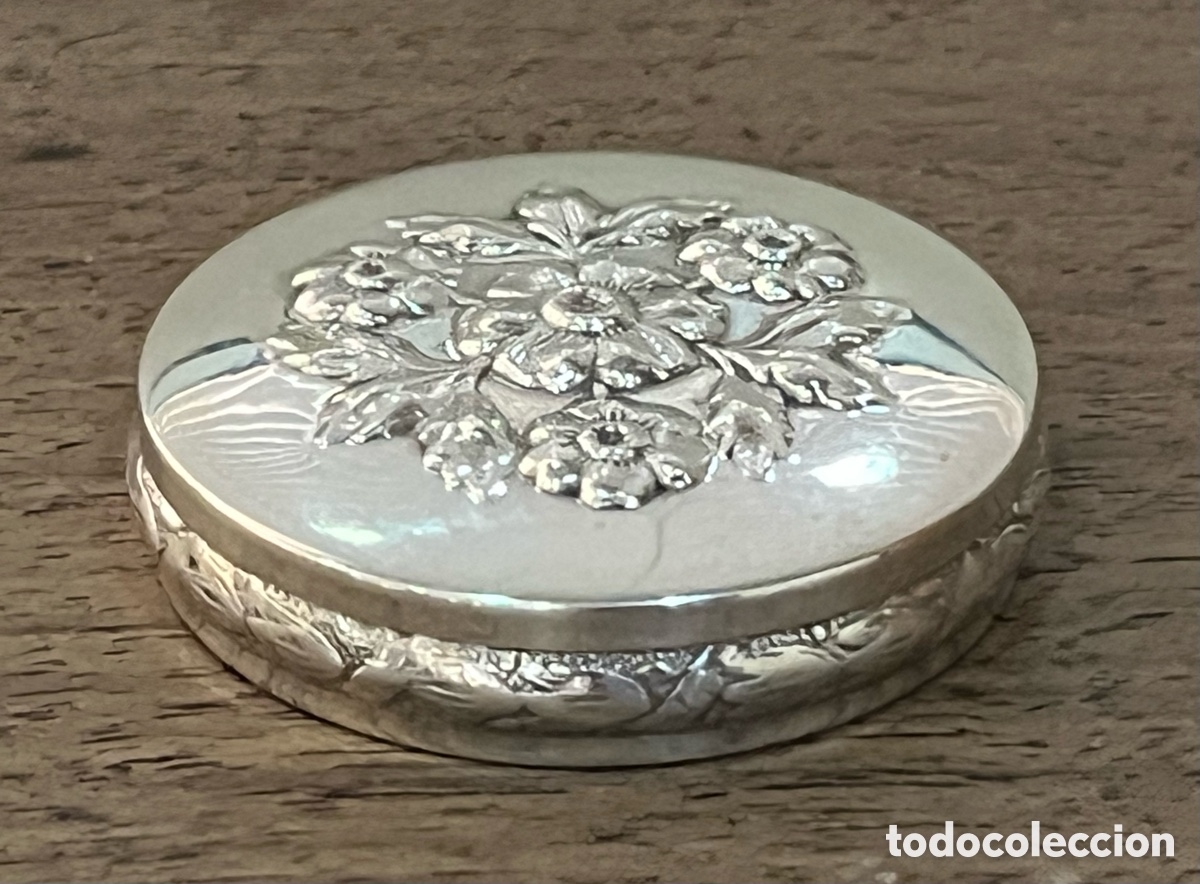 Antiquit&eacute;s: CAJITA PASTILLERO EN PLATA, DECORACI&Oacute;N FLORAL