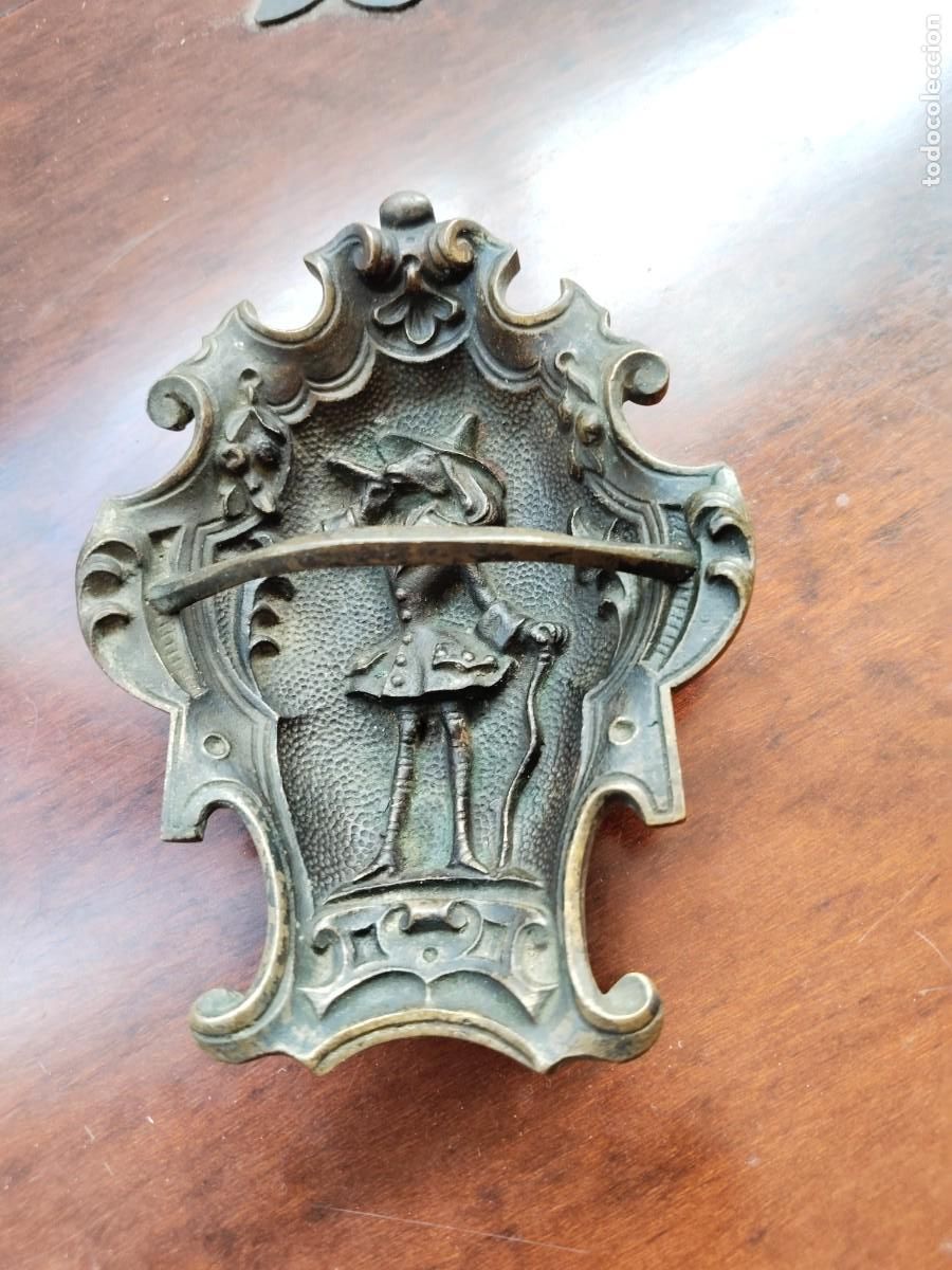 Antiguidades: Precioso vaciabolsillos en bronce. Curioso.