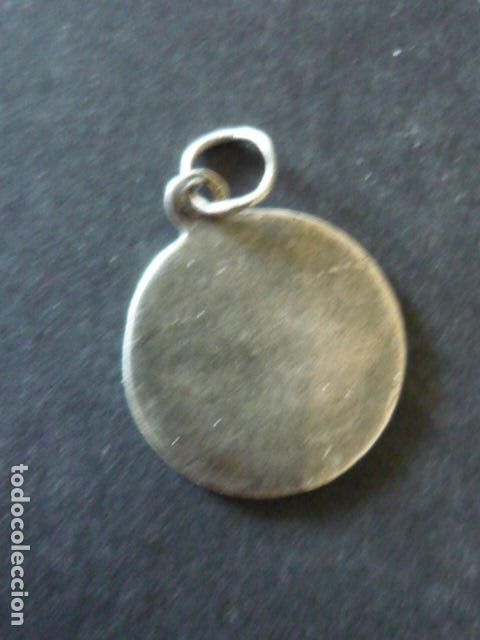 Antig&uuml;edades: VIRGEN DE COVADONGA MEDALLA EN PLATA 1 CM - Foto 2