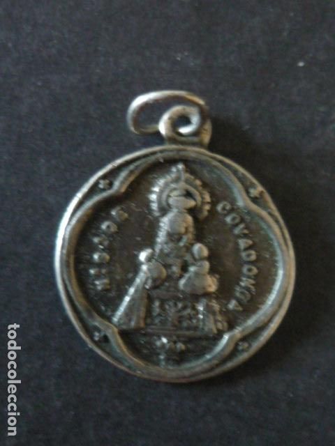 Antiguidades: VIRGEN DE COVADONGA MEDALLA EN PLATA 1 CM