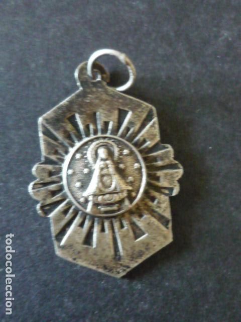 Antiguidades: MEDALLA EN PLATA NUESTRA SE&Ntilde;ORA DE LA FUENCISLA SEGOVIA 2 X 1 CM