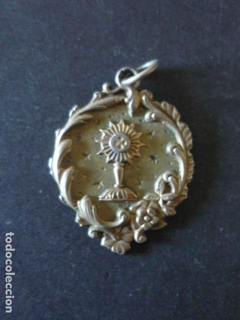 Antiguidades: SANTISIMO SACRAMENTO ANTIGUA MEDALLA 2,5 X 2 CM