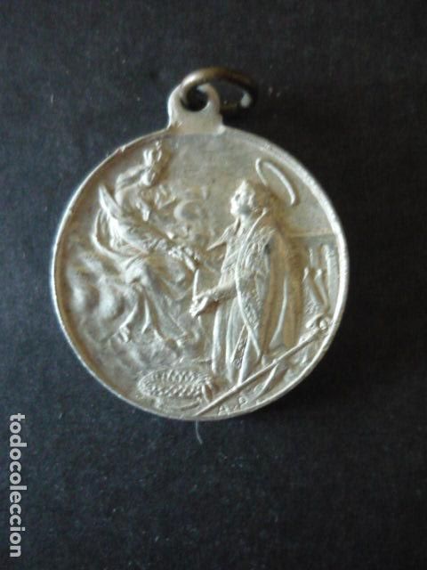 Antig&uuml;edades: CUENCA SAN JULIAN OBISPO ANTIGUA MEDALLA 3 CM DIAMETRO ALUMINIO
