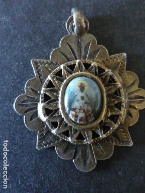 Antiguidades: NUESTRA SE&Ntilde;ORA DE MONTSERRAT ANTIGUA MEDALLA EN PLATA Y ESMALTE 3 X 2 CM