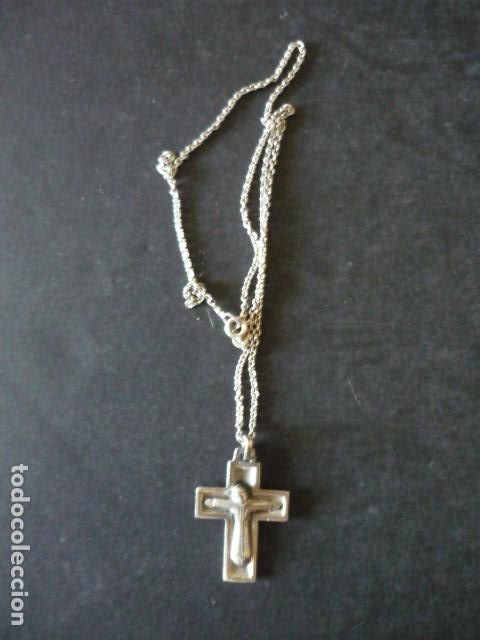 Antig&uuml;edades: CRUCIFIJO Y CADENA EN PLATA 22 CM