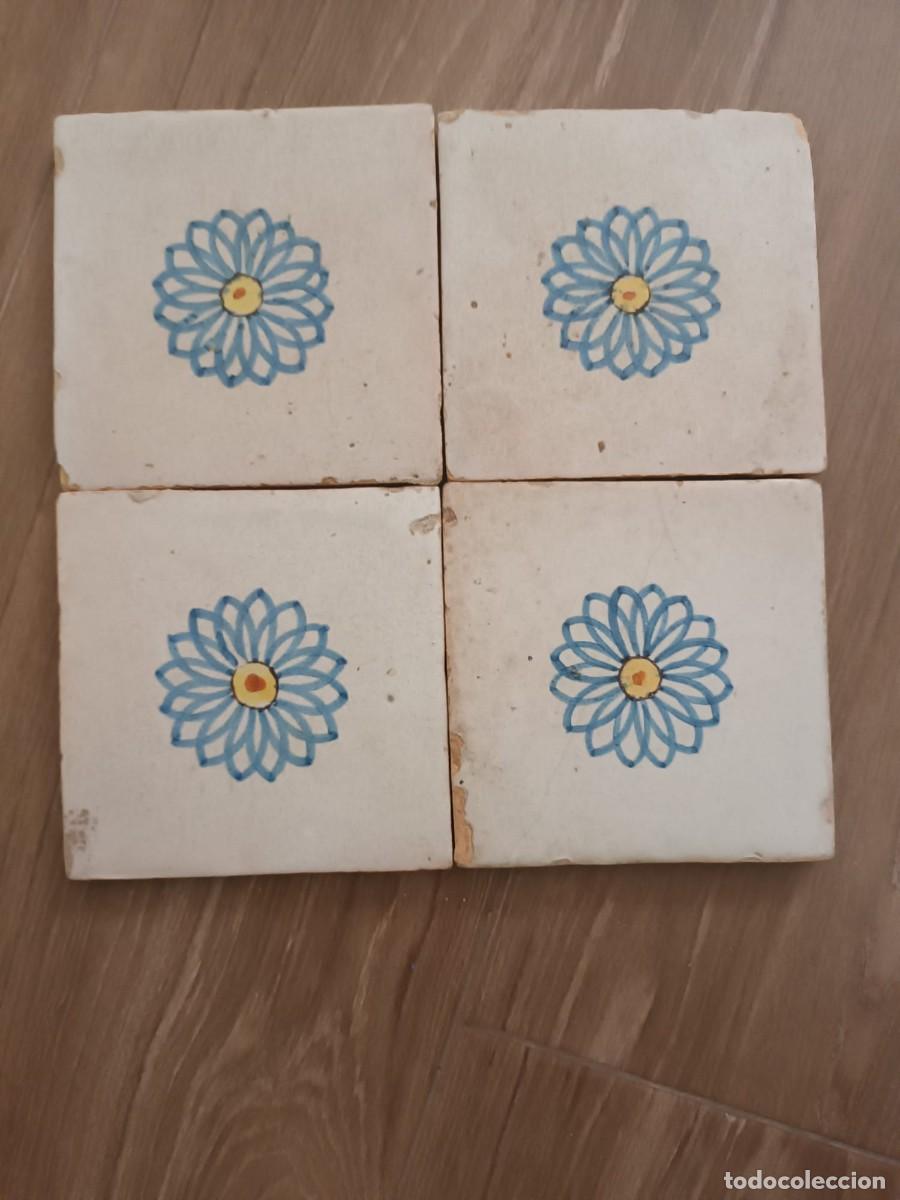Antig&uuml;edades: Conjunto de 4 azulejos cer&aacute;micos antiguos decorativos, flor azul