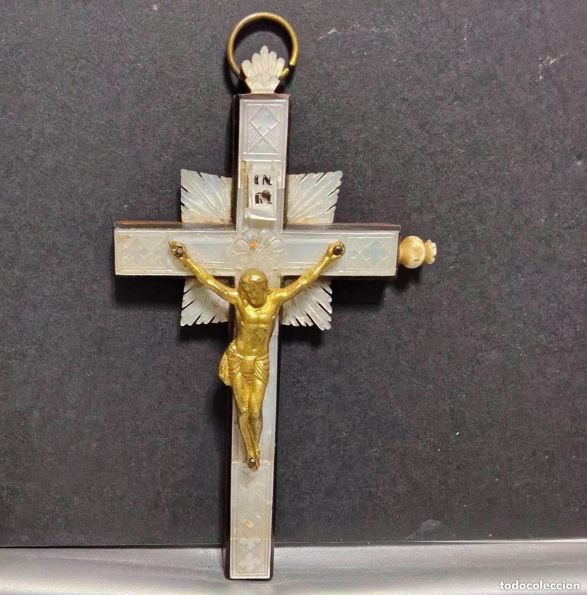 Antiguidades: CRISTO EN CRUZ DE JERUSALEM EN NACAR. VIA CRUCIS. 13 x 7 CM.