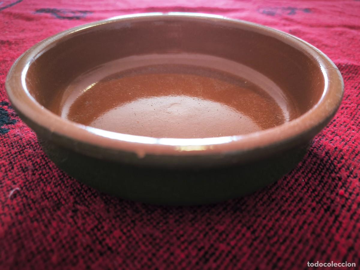 Antiguidades: Fuente de barro vidriado tradicional &ndash; Cer&aacute;mica artesanal &ndash; 17 cm