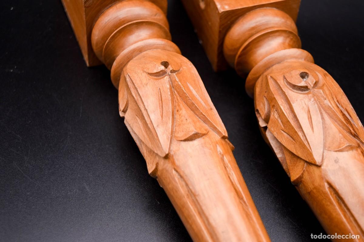Antig&uuml;edades: Patas de madera con adornos de volutas - Foto 2