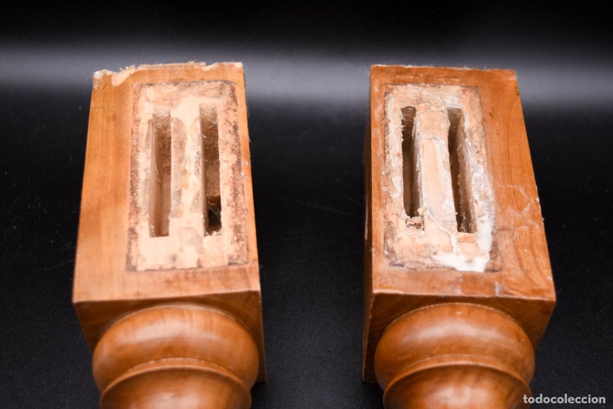 Antig&uuml;edades: Patas de madera con adornos de volutas - Foto 5