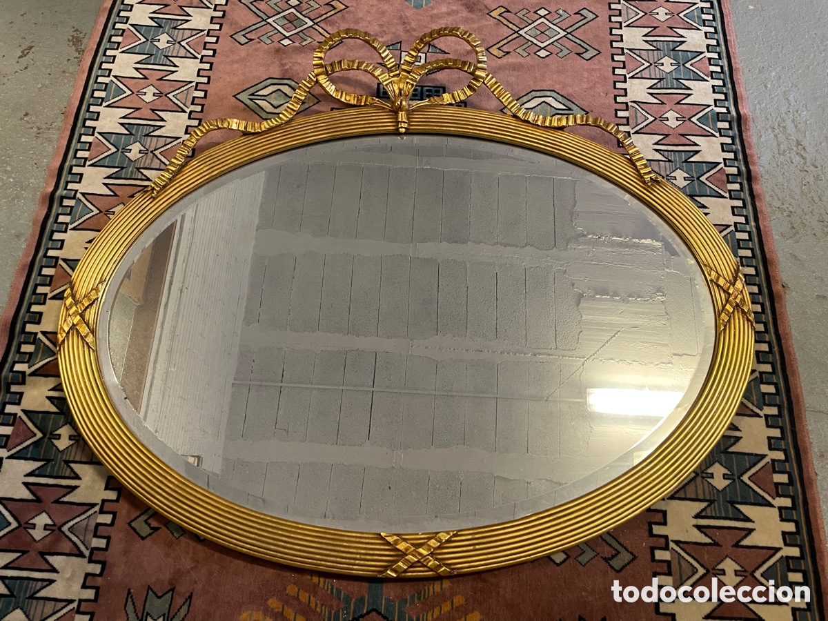 Antig&uuml;edades: GRAN ESPEJO OVALADO DE PARED ART DEC&Oacute; DORADO. MADERA Y PAN DE ORO.