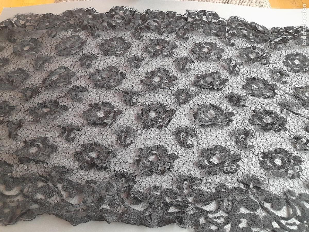 Antig&uuml;edades: mantilla rectangular de encaje negro, 160x50cm aprox