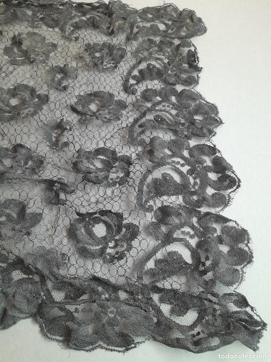 Antig&uuml;edades: mantilla rectangular de encaje negro, 160x50cm aprox - Foto 3