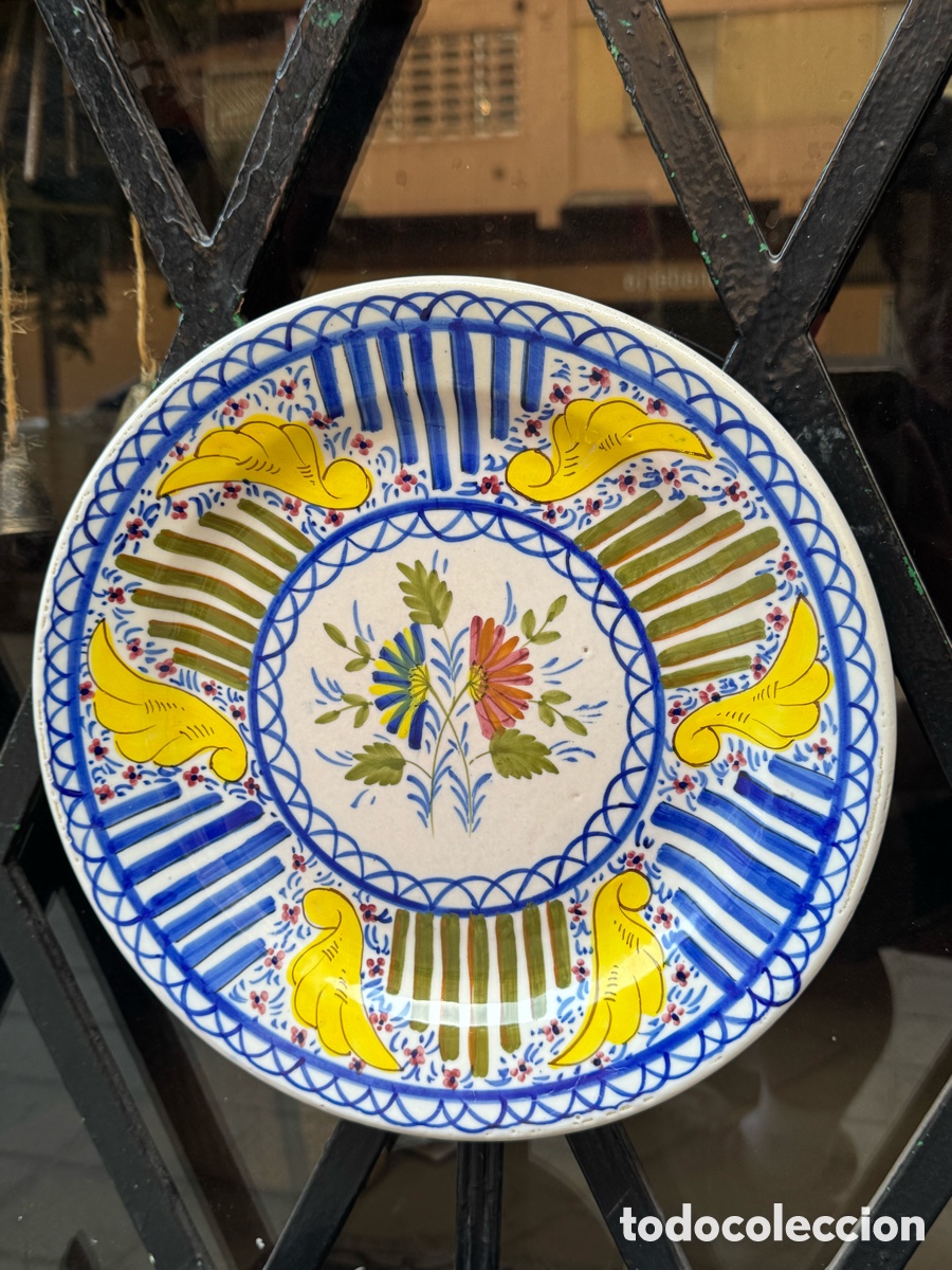 Antig&uuml;edades: Plato de cer&aacute;mica pintado a mano