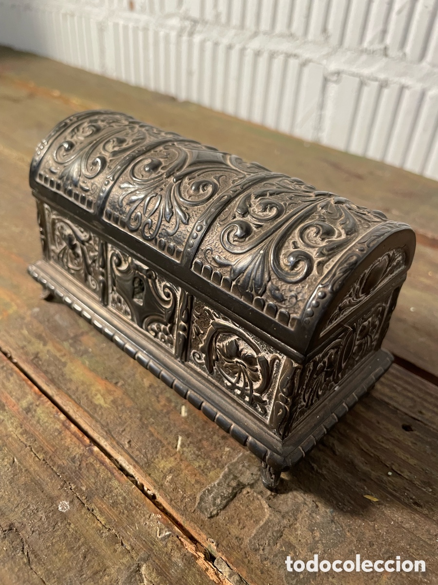 Antig&uuml;edades: CAJA COFRE JOYERO ANTIGUO EN METAL Y TERCIOPELO INTERIOR. ANTIGUA