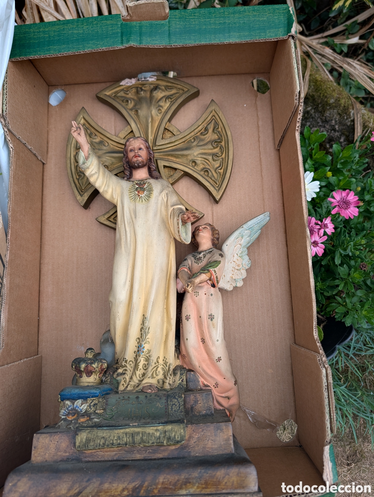 Antig&uuml;edades: Antiguo Sagrado Coraz&oacute;n de Jes&uacute;s con &Aacute;ngel y Gran Cruz - Pasta de madera Olot - PARA RESTAURAR