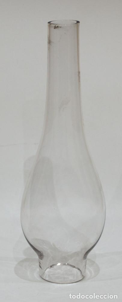 Antig&uuml;edades: ANTIGUA TULIPA DE CRISTAL PARA QUINQUE. 24 CMS. DE ALTURA Y BASE DE 4,5 CMS.