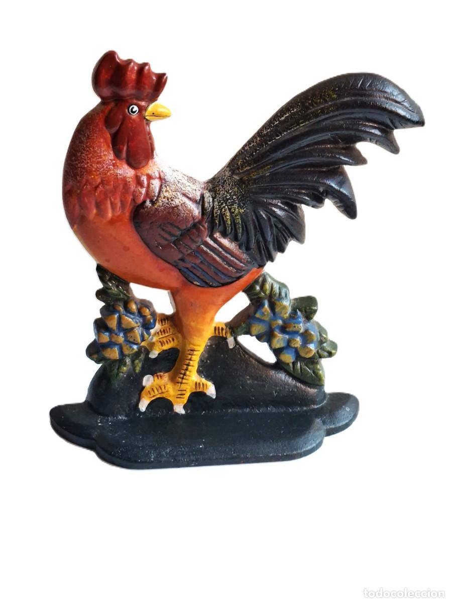 Antig&uuml;edades: FIGURA DECORATIVA DE GALLO DE HIERRO FUNDIDO PARA JARDIN Y HOGAR 19X17 CM