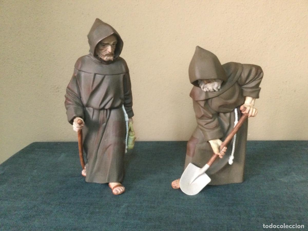Antiques: 2 FRAILES DE PORCELANA DE ALGORA