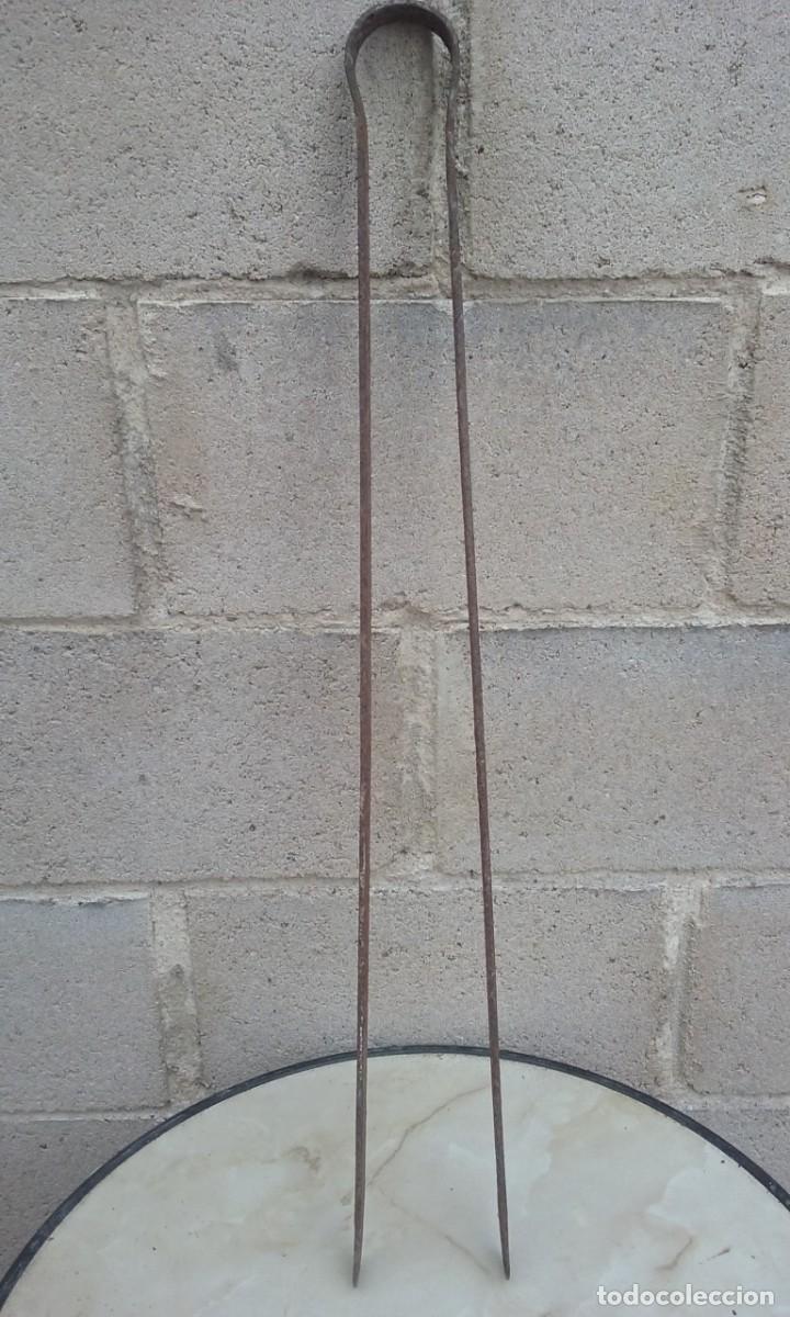 Antiquit&eacute;s: ANTIGUAS PINZAS PARA COGER ASCUAS DE LA CHIMENEA. S XIX.
