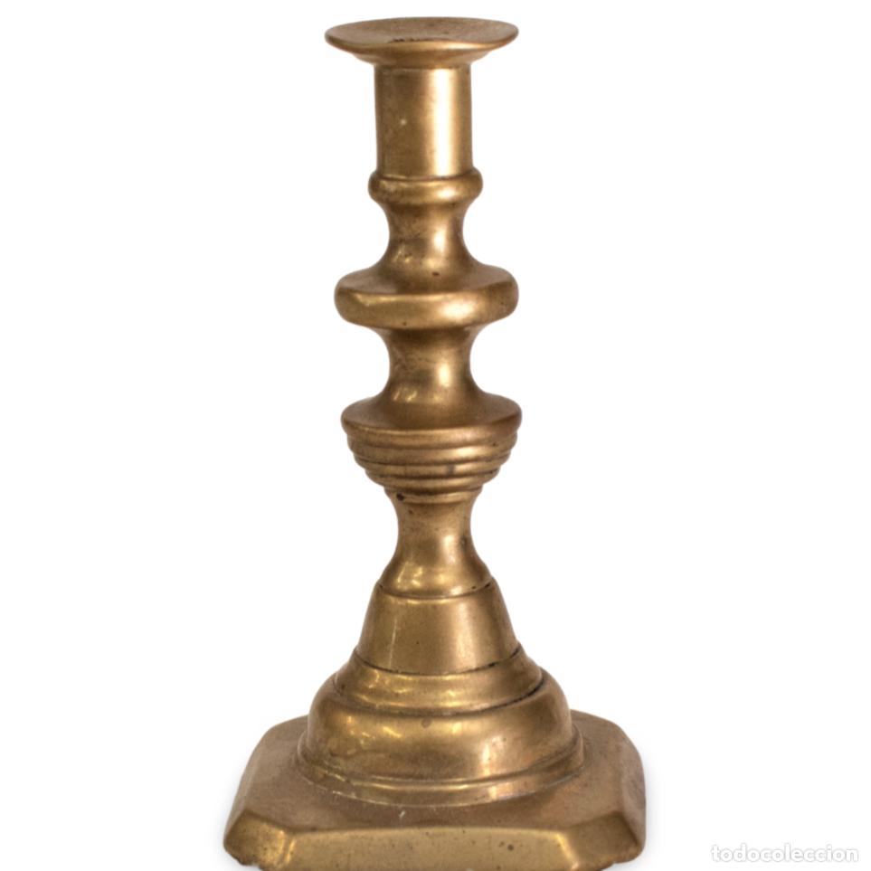 Antig&uuml;edades: Candelero de bronce antiguo - Foto 1