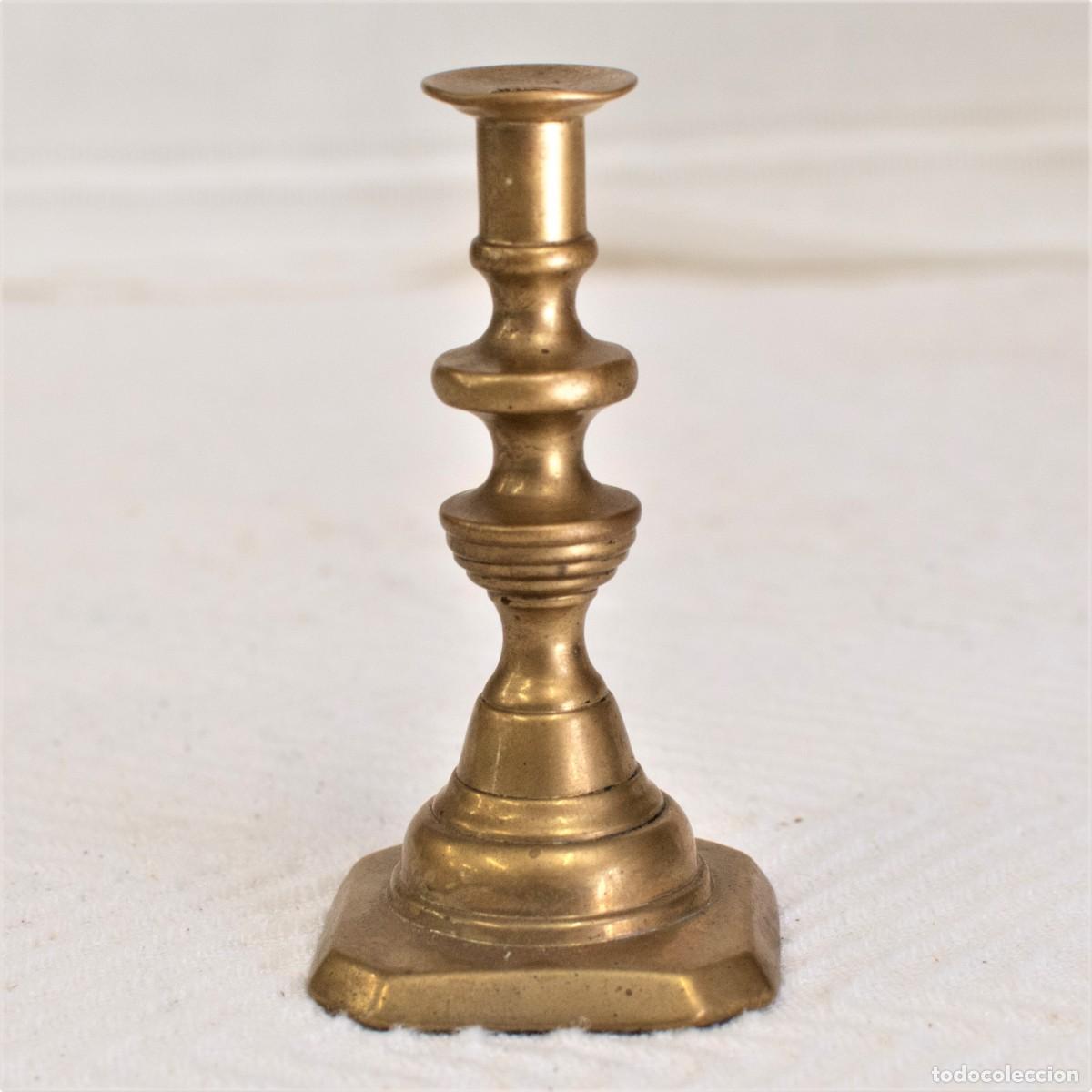 Antig&uuml;edades: Candelero de bronce antiguo - Foto 2