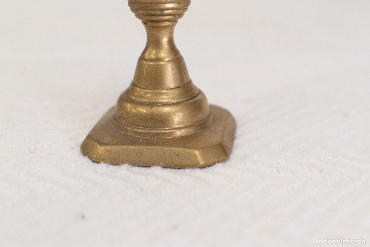 Antig&uuml;edades: Candelero de bronce antiguo - Foto 4