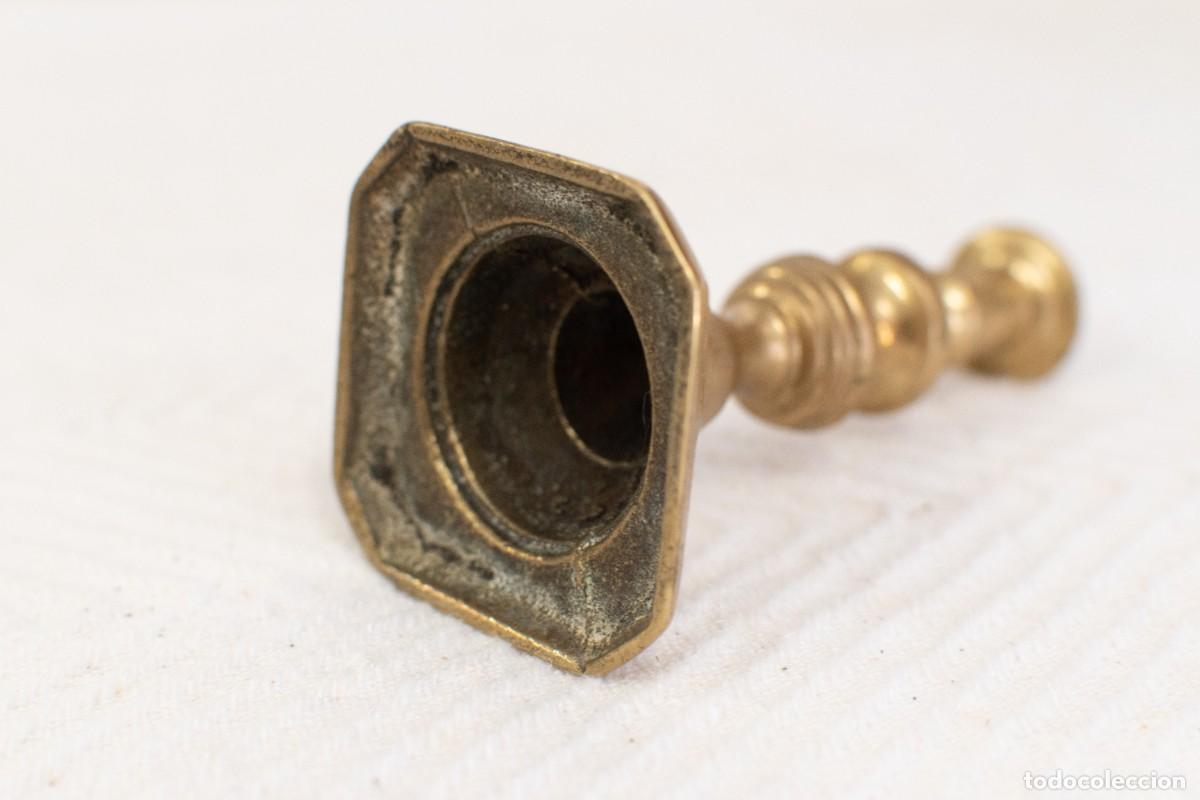 Antig&uuml;edades: Candelero de bronce antiguo - Foto 5