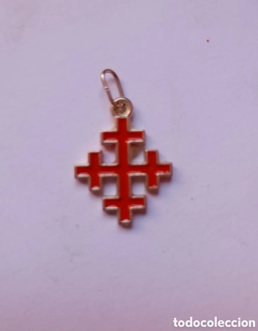 Antiguidades: Colgante cruz recruzada en esmalte rojo y metal