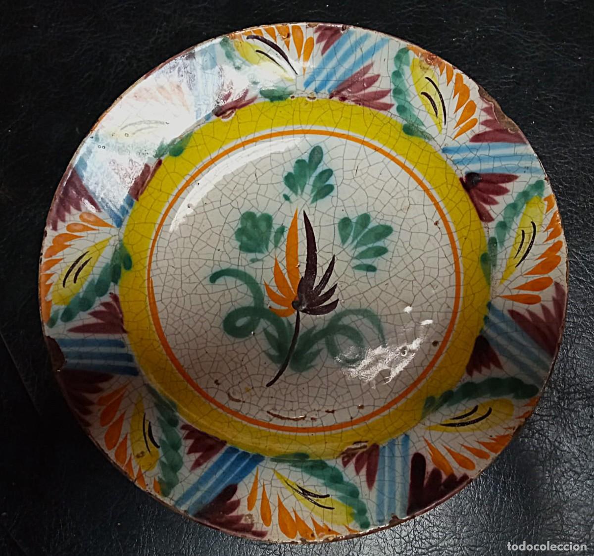Antig&uuml;edades: Plato antiguo de loza portuguesa (F&aacute;brica de Ferven&ccedil;a), siglo XIX