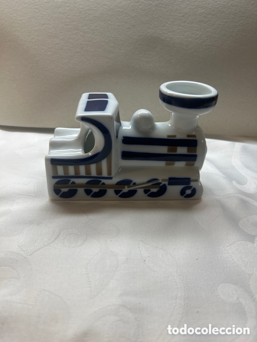 Antiques: Figura de porcelana cenicero &ldquo;Locomotora &ldquo;sello a base O Castro.