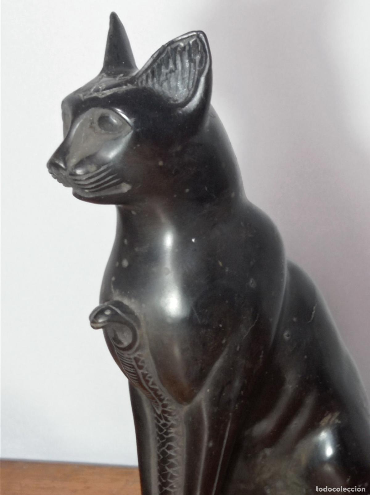 Antig&uuml;edades: GATO EGIPCIO CON COBRA &middot; DIOSA BASTET &middot; 26 cm // 1.750 gr.