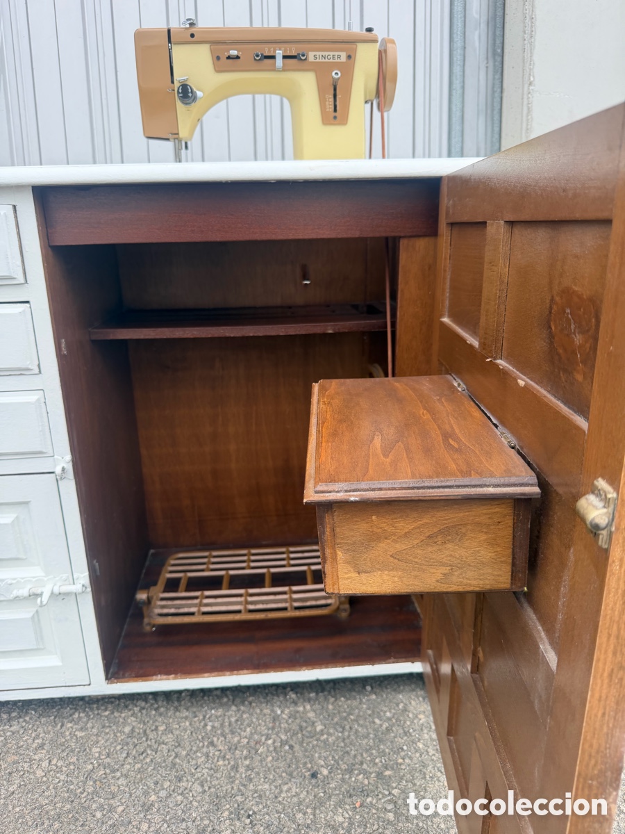 Antig&uuml;edades: M&aacute;quina de coser Singer con mueble - Foto 4