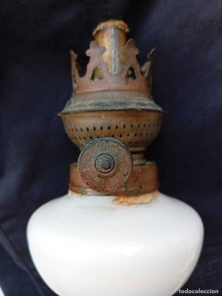 Antig&uuml;edades: Antiguo quinqu&eacute; de Opalina - Foto 2